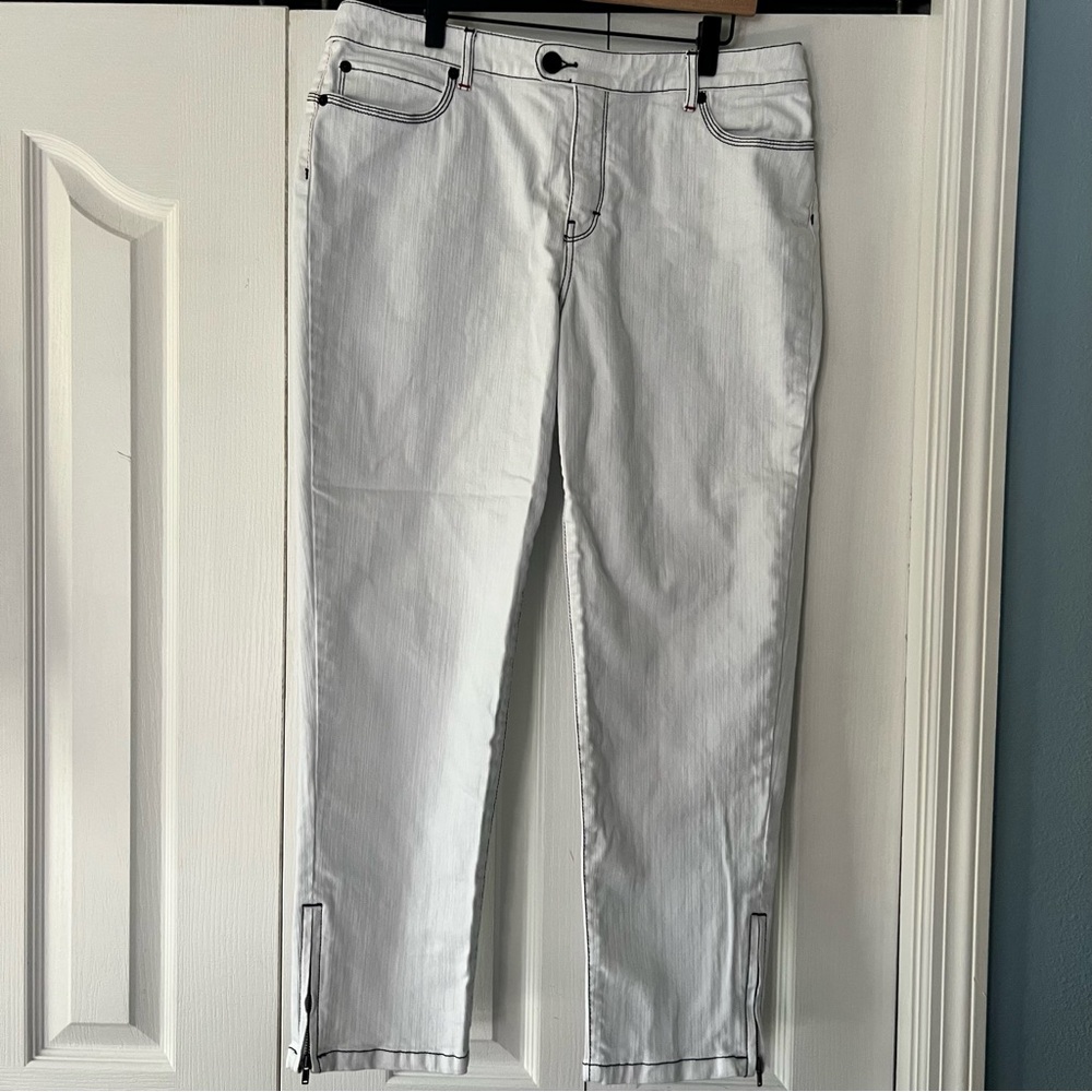Chico's Platinum White Zipper Ankle Pants Contrast Stitching Size 2